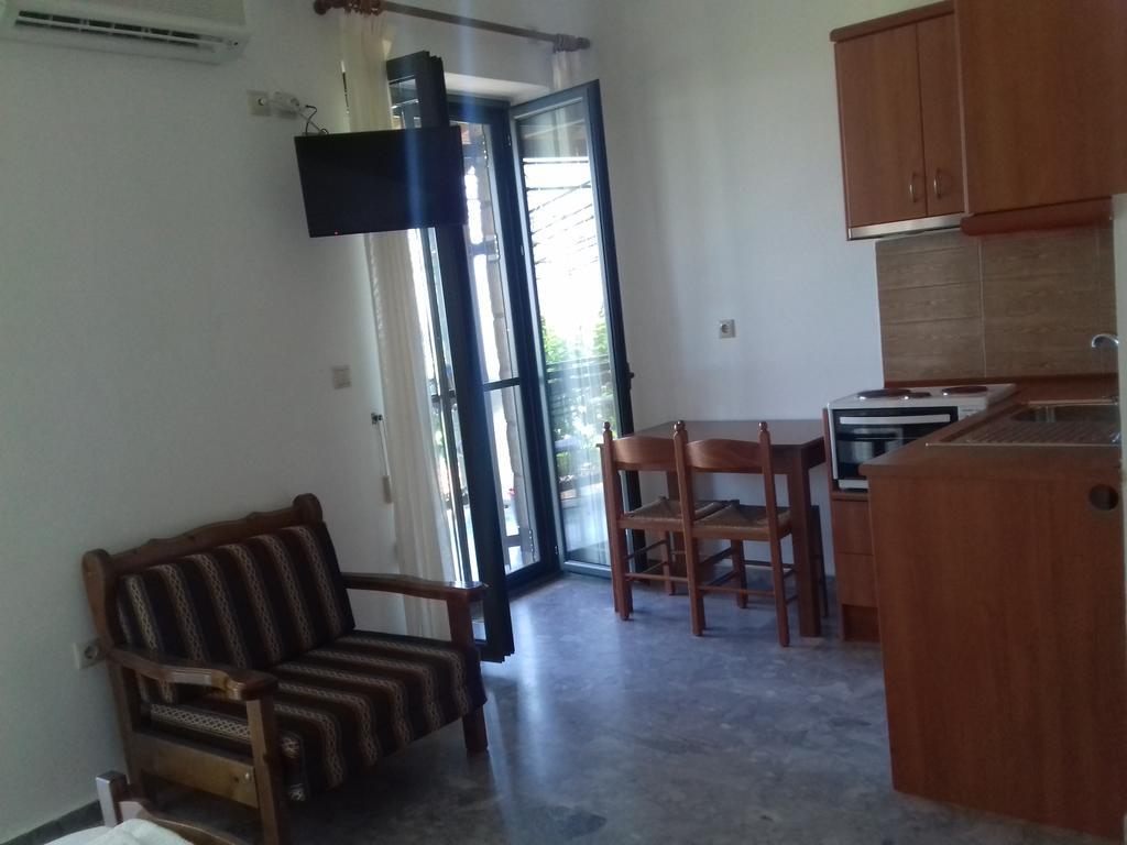 Ouranias Studios Kardamyli Exterior photo
